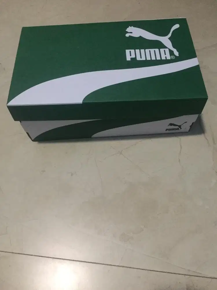 Di jual sepatu kets merk puma