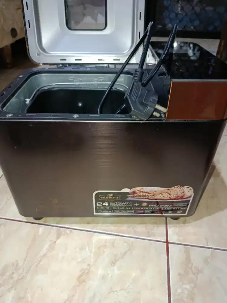 Mesin pembuat roti