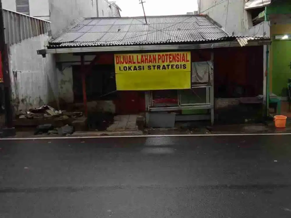 DIJUAL RUMAH TUA HITUNG TANAH DI PINGGIR JALAN PERDATAM