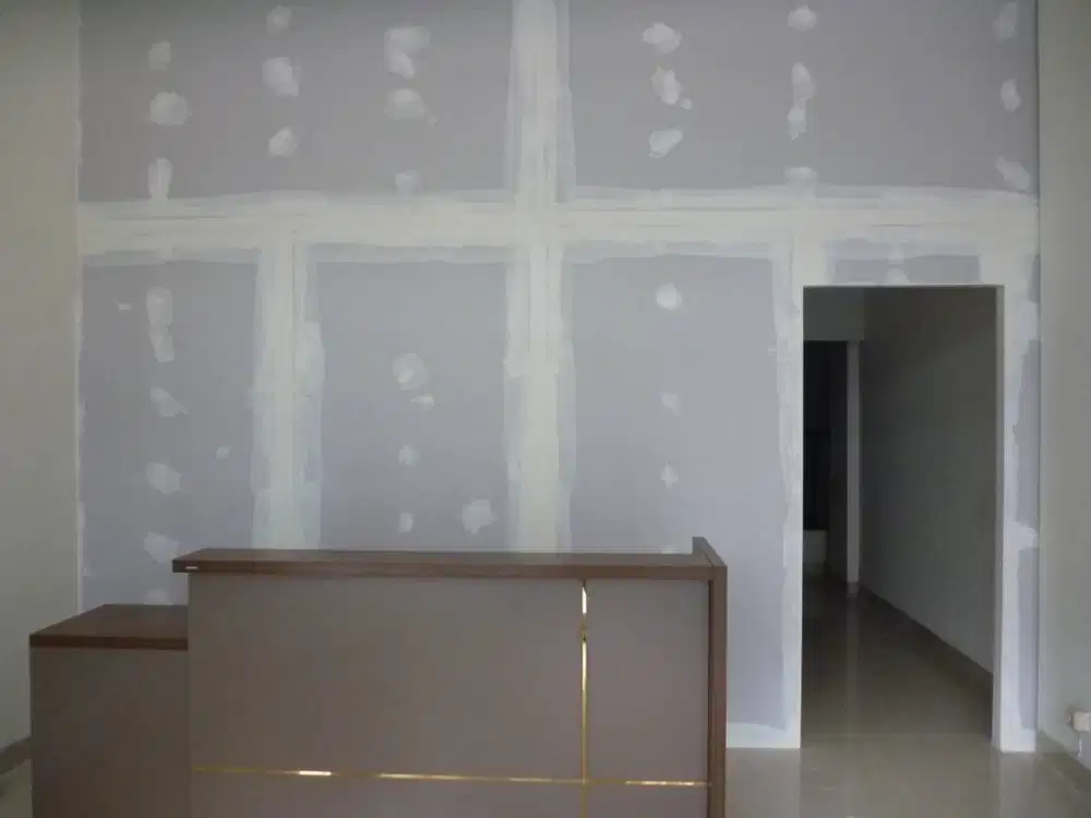 Furniture perkantoran buat ruangan yang cepat dan efisien gypsum