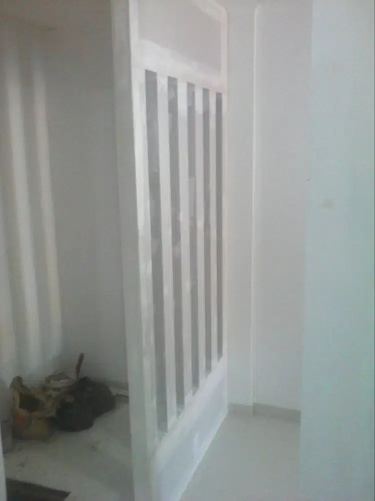 Dekorasi kantor dan gudang siap pasang plafon gypsum dan partisi