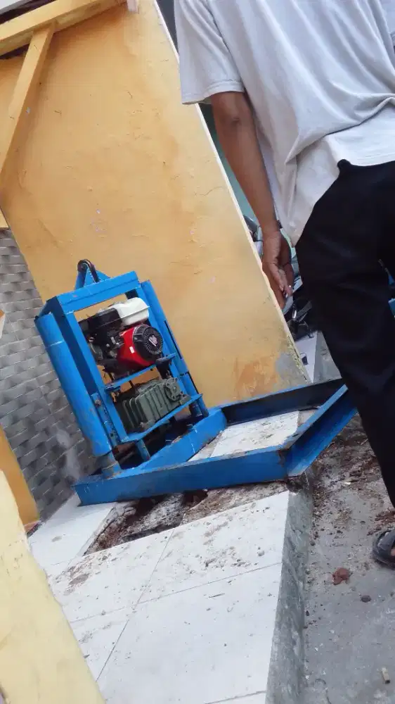 Tukang air bersih