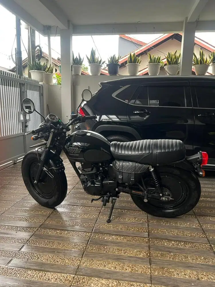 W175 motor merk kawasaki tahun 2023