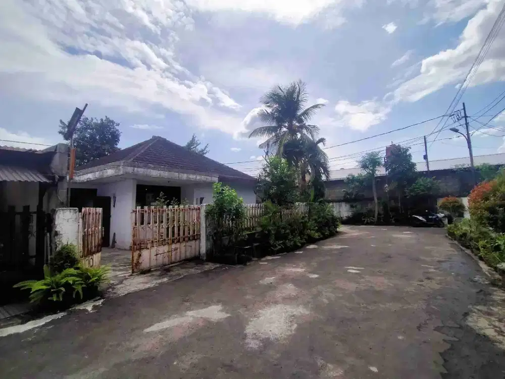 TERMURAH RUMAH I LANTAI DEKAT SENAYAN DAN SUDIRMAN