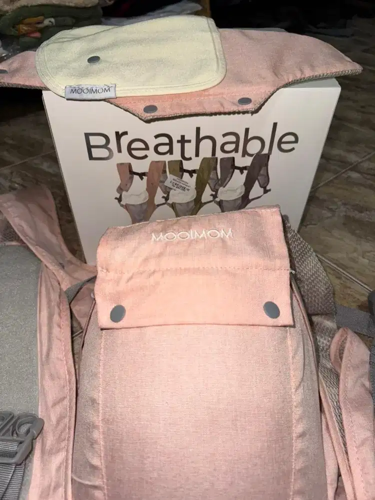DIJUAL GENDONGAN BREATH HIPSEAT MOOIMOM PINK LIKE NEW