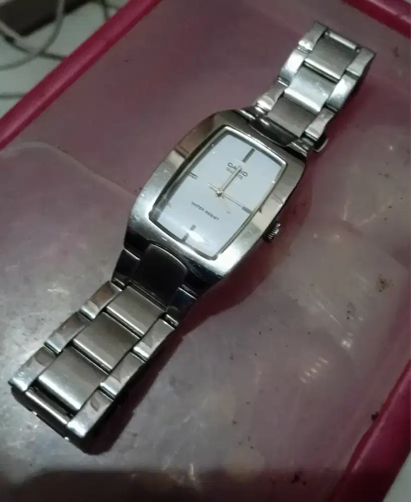 Jam tangan second