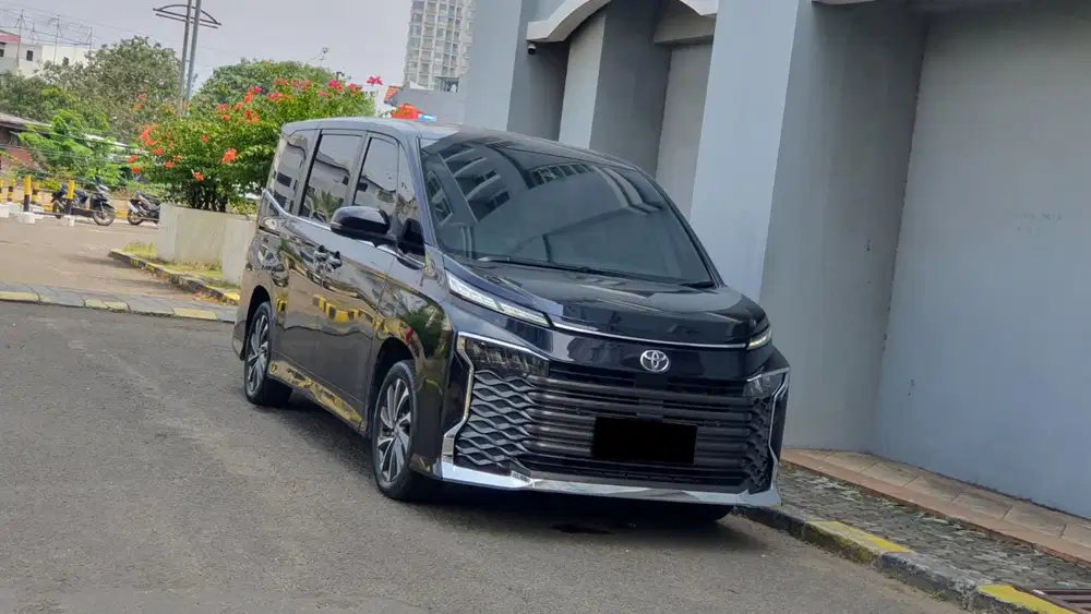 [ ANTIK LOW KM ] Toyota Voxy 2.0 CVT TSS Camera360 2023/2024