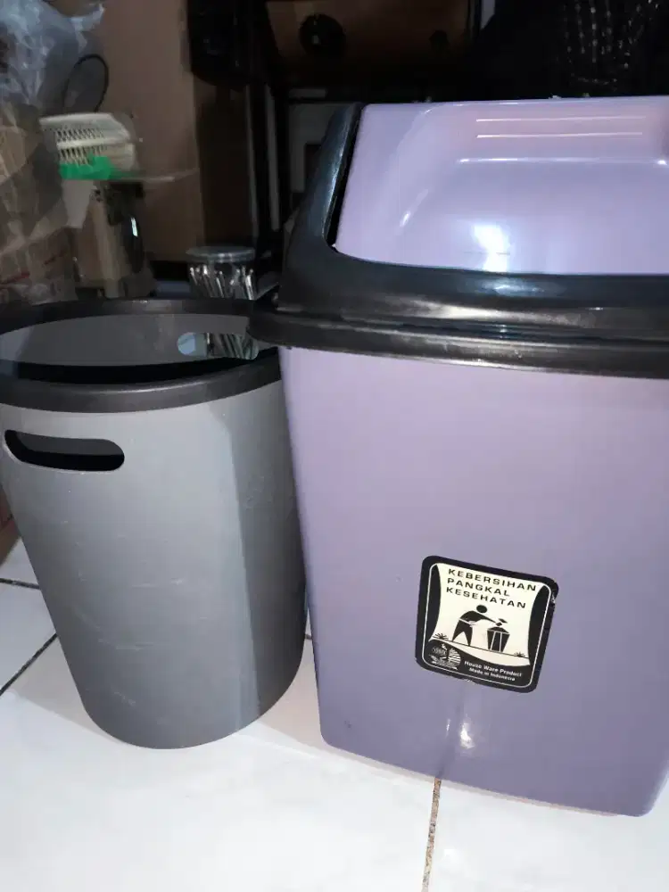 Tempat sampah 2 buah