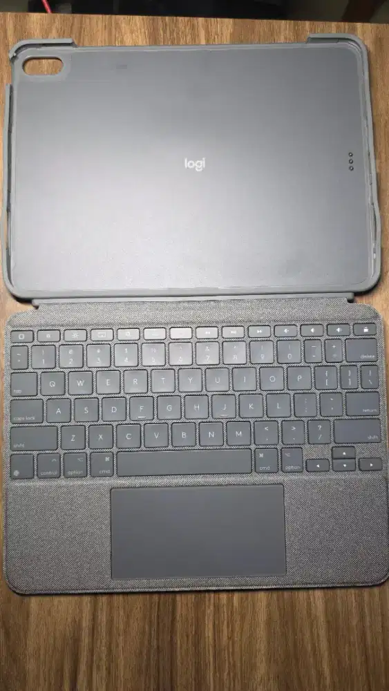 Logitech Combo Touch for Ipad Air 4