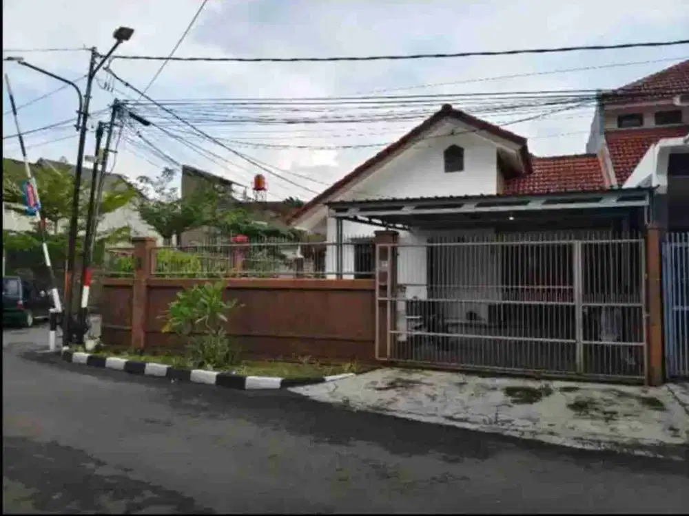 Disewakan u/ R tinggal Antapani nyaman tenang dan asri posisi hoek