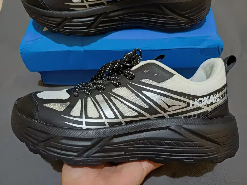 Sepatu Hoka One One