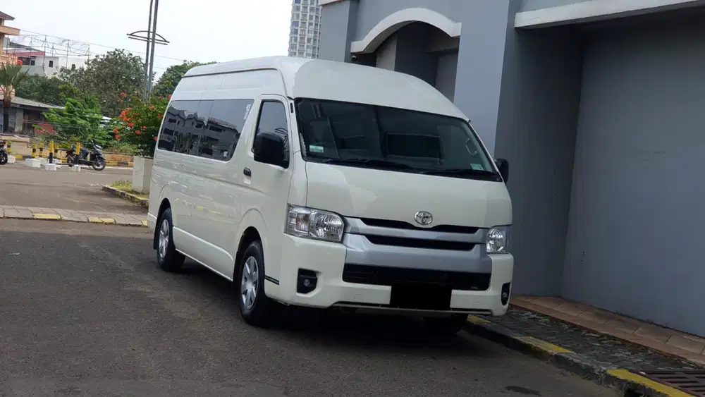 [ ANTIK LOW KM ] Toyota HiACE Commuter 3.0 Diesel MT Manual 2024/2025