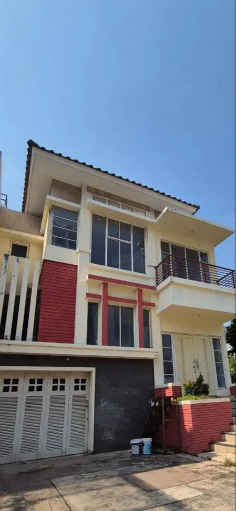 Rumah Hoek Crown Golf PIK LT 333m² Harga Murah