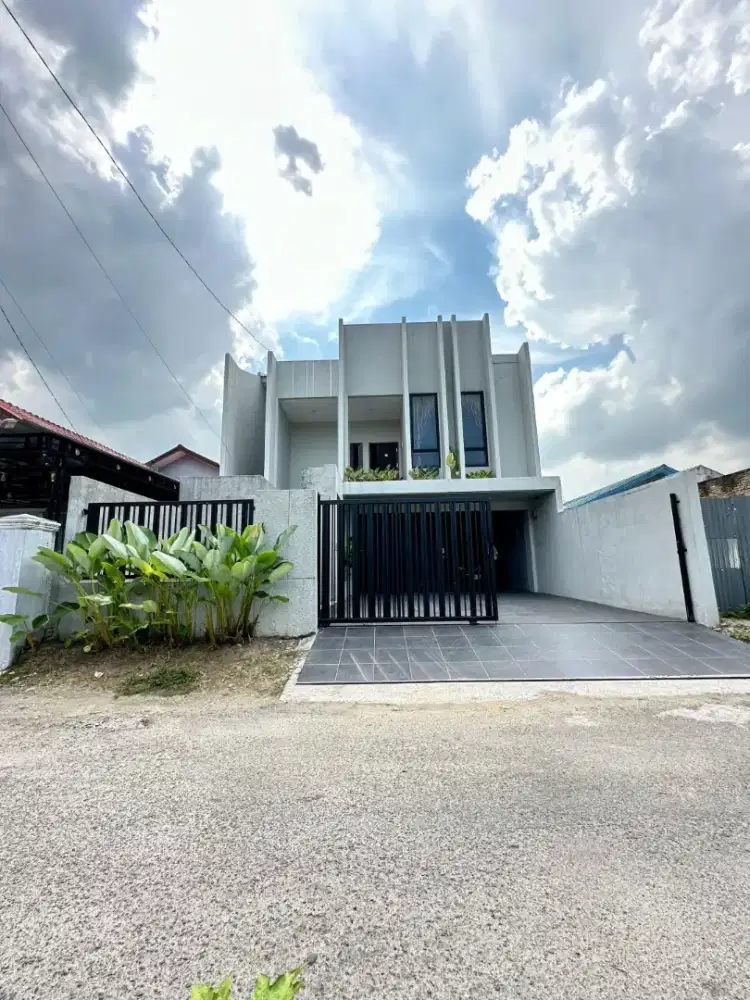 LEBAR RUMAH 15 X 30 DI DALAM KOMPLEK DAN ADA SISA TANAH