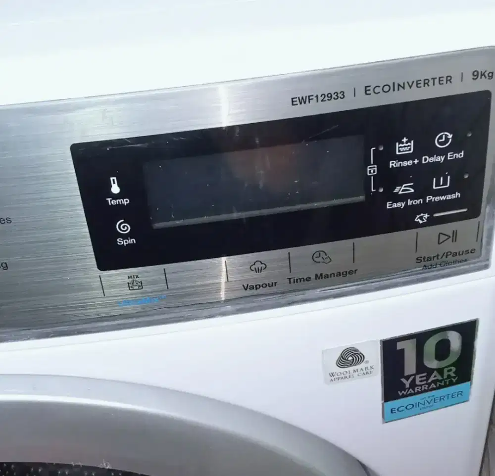 Jual cepat Bu mesin cuci frontloading Electrolux 9kg vapour,model baru