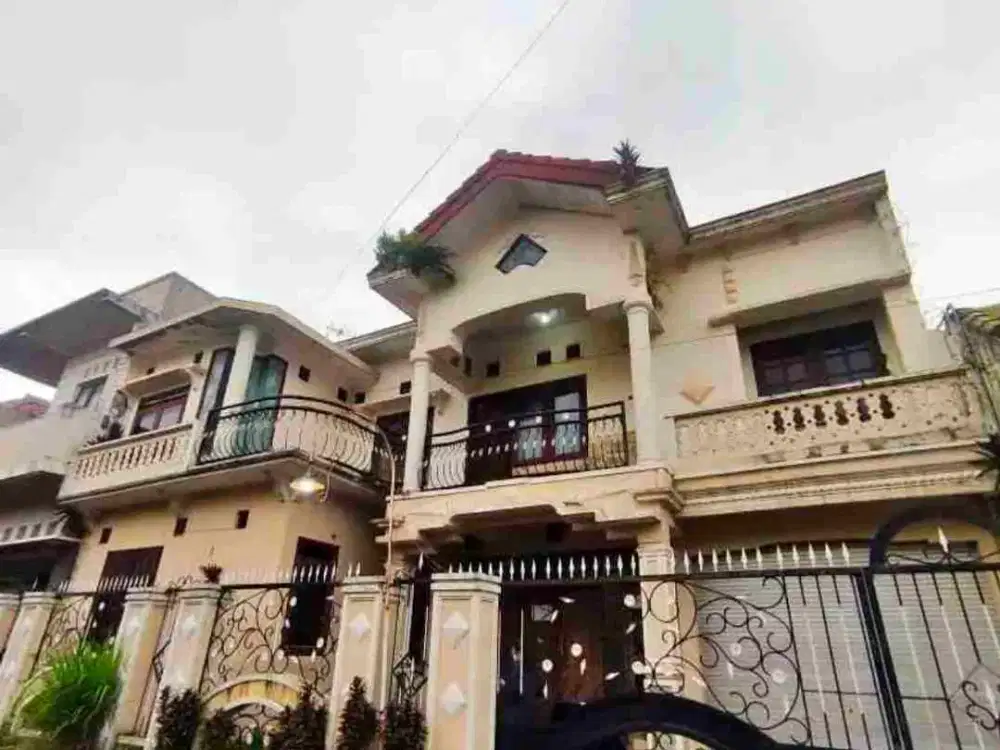 rumah 2 lt sigura sangat dekat ke kampus UB Brawijaya, ITN, UIN, UNMUH kedokteran, mall matos bisa direnov jadi kos kamar banyak