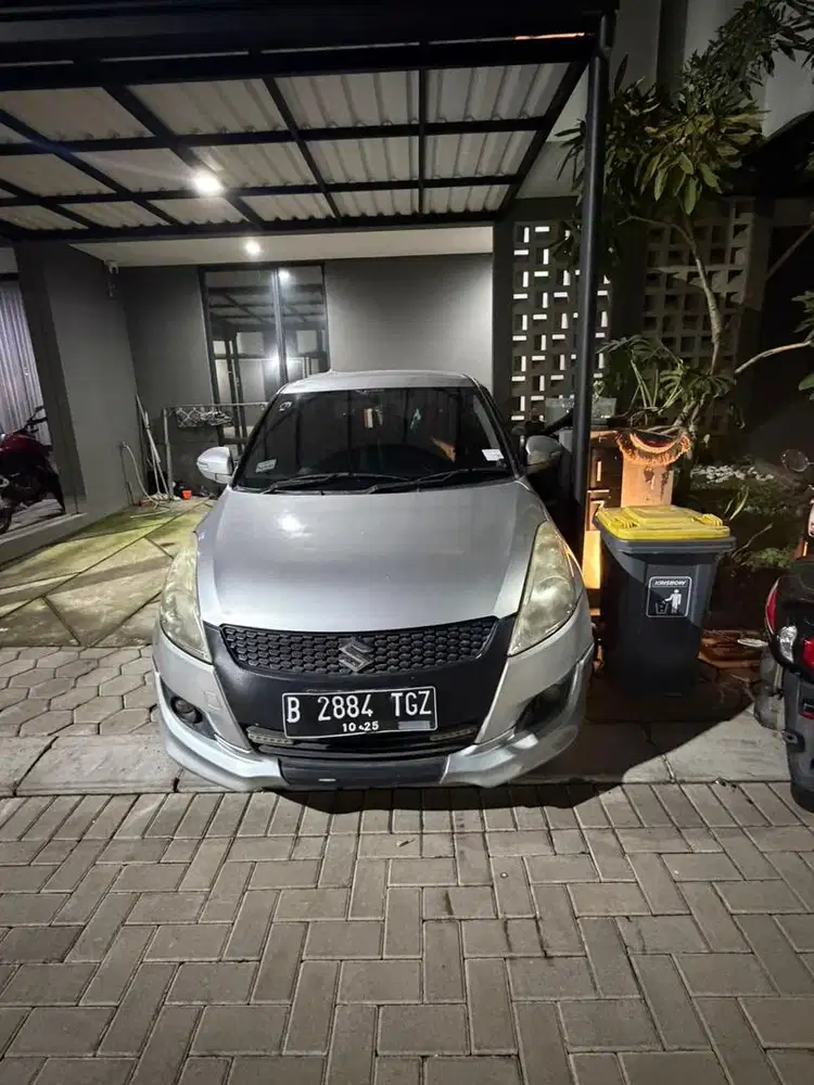 Suzuki swift 2012 silver