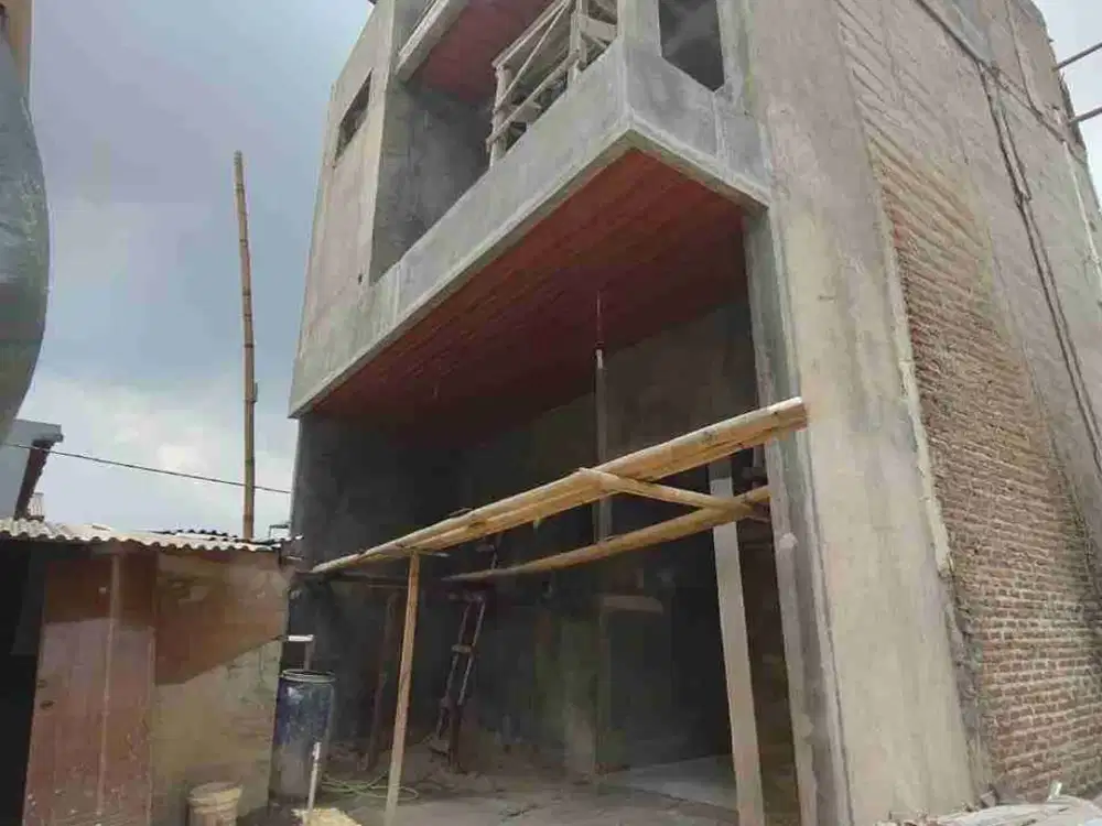 Rumah Modern 2,5 Lantai Siap Huni Full Bata Merah Akses Bagus Dekat LRT Dan GOR Ciracas Di Cijantung Jakarta Timur