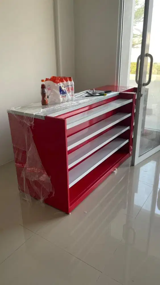 Meja kasir minimalis