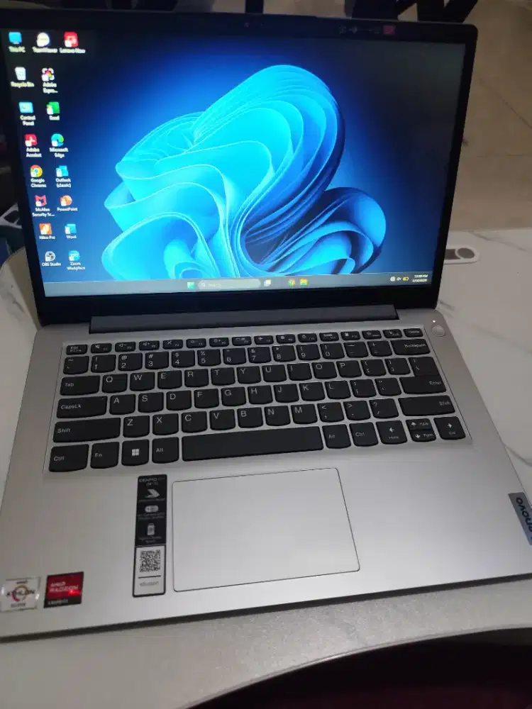 Lenovo Slim 1 athlon Silver / RAM 8Gb / ROM 512