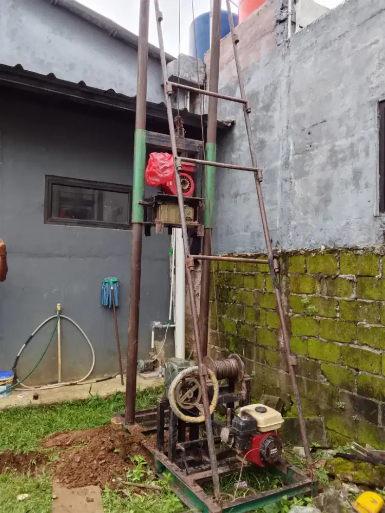 Tukang sumur bor air bersih