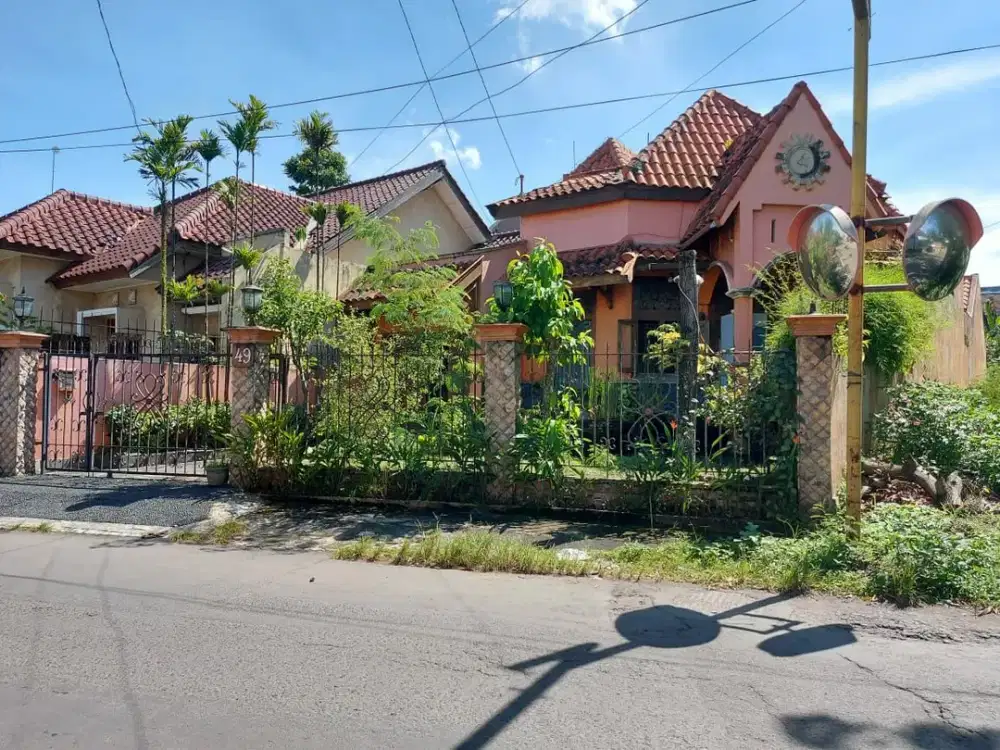Rumah Hook 2 Lantai Sleman Dekat Kampus UGM Siap Huni Lokasi Strategis