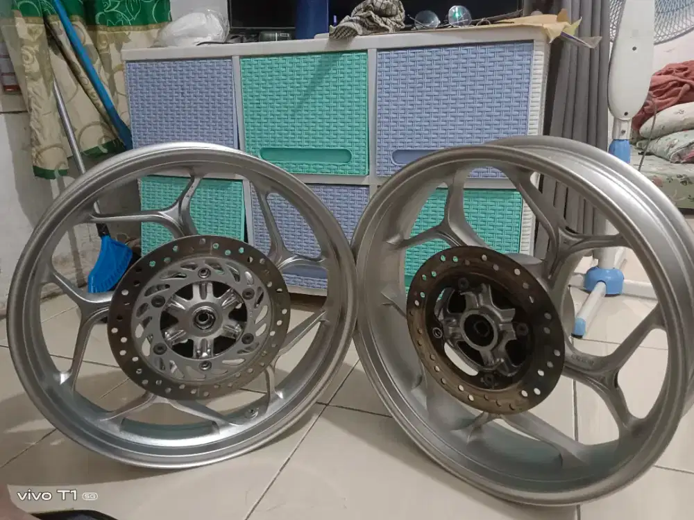 Di Jual Veleg Axio (Depan-Belakang)
