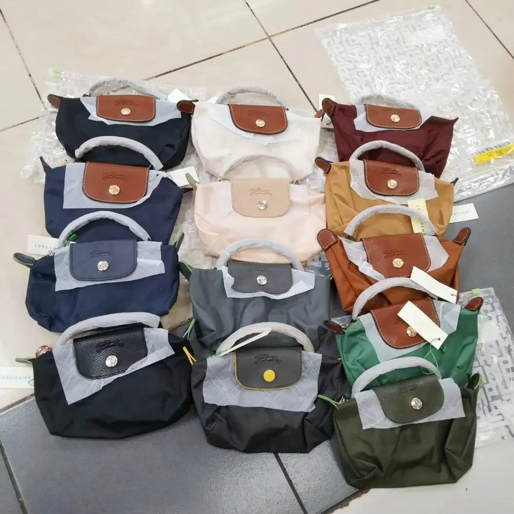 DI BUTUHKAN LIVE HOST DAN HELPER(GUDANG) jual tas wanita