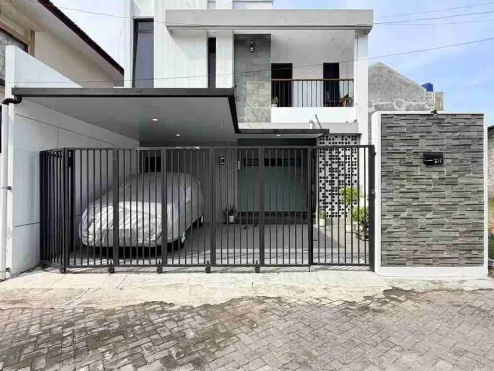 RUMAH MEWAH 2 LANTAI ISTIMEWA FULL FURNISHED DALAM PERUMAHAN DI UTARA TAJEM MAGUWOHARJO