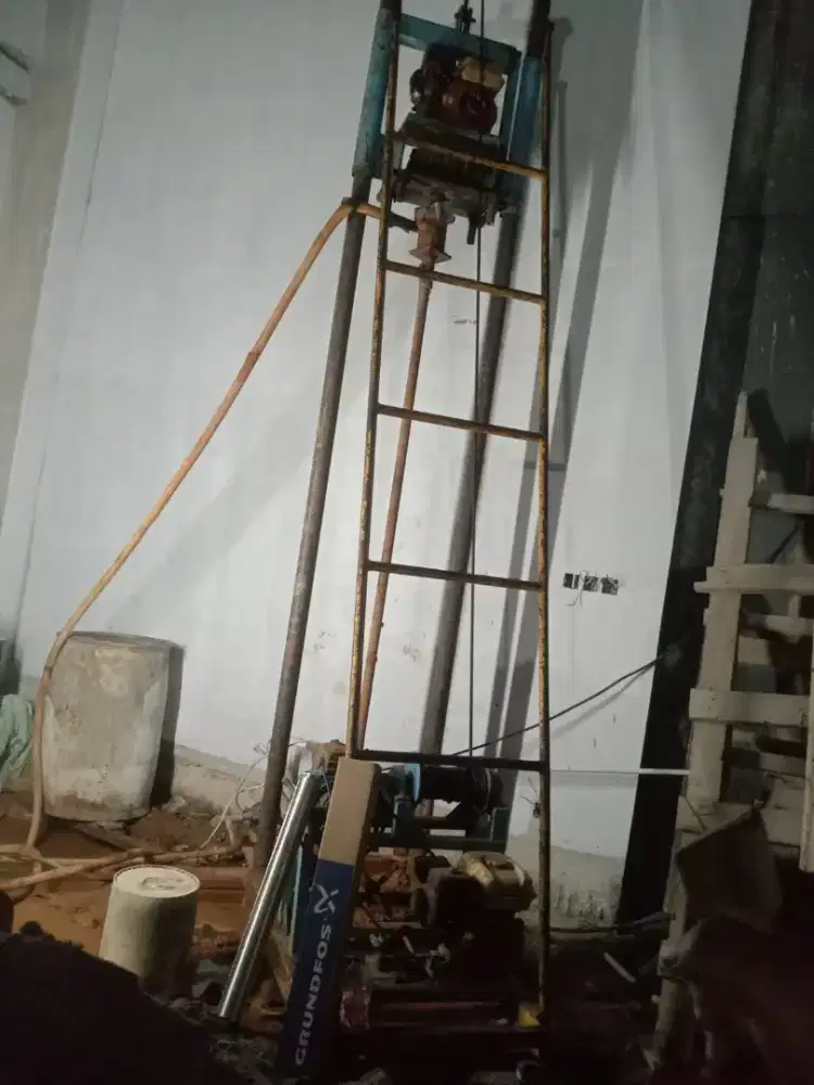 Tukang sumur bor air