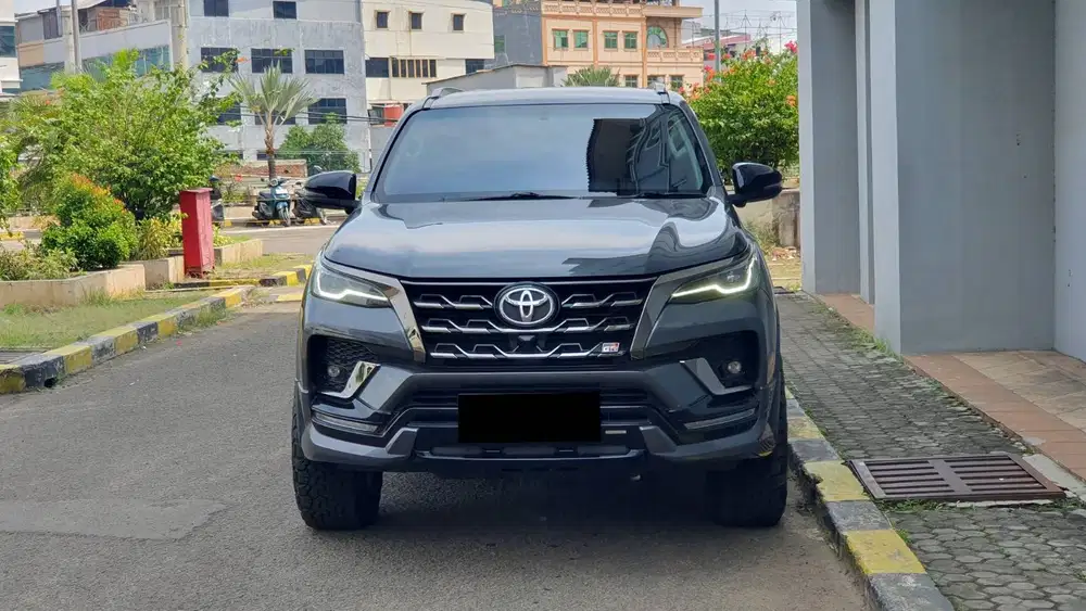 Toyota Fortuner VRZ 2.8 GR Sport Diesel AT Abu 2022 Like New Record