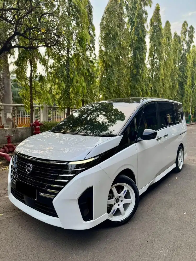 CASH NISSAN SERENA C28 e-POWER 2024