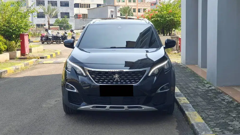 Peugeot 5008 Allure AT Hitam Metalik NIK 2020 Low Km Record Garansi