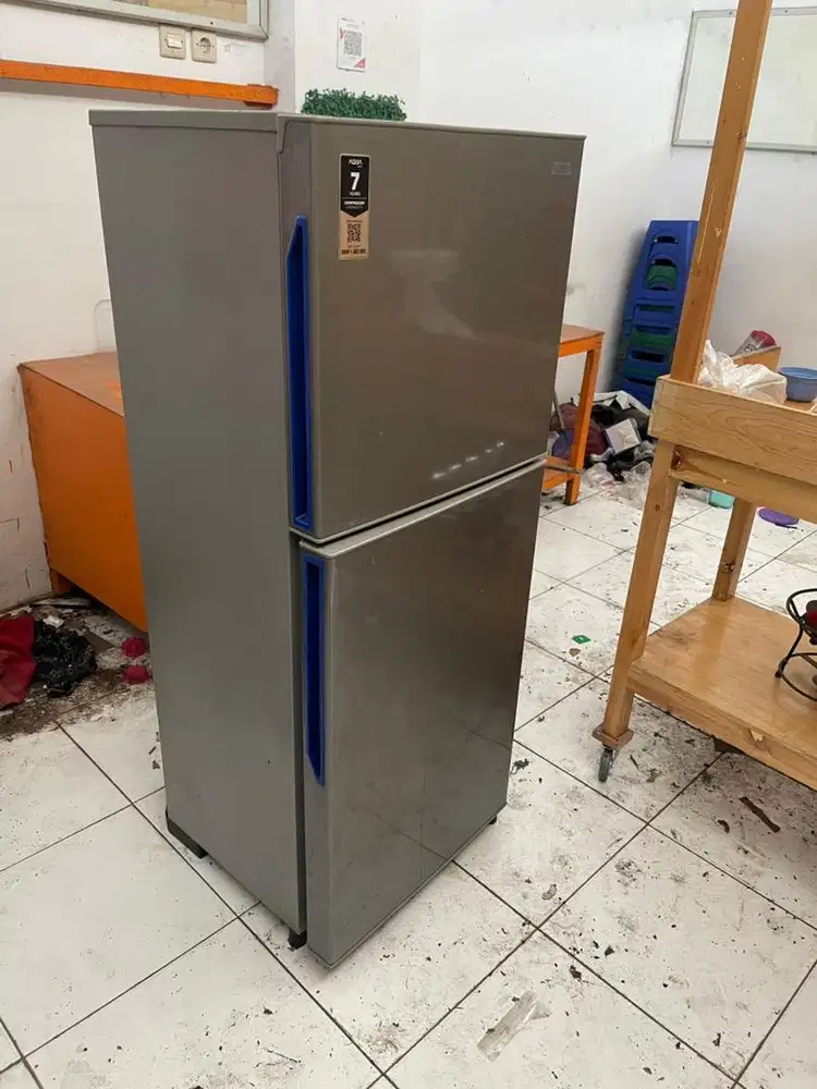 Jual kulkas 2 pintu merk aqua AQR-D251 / ADR-D261
