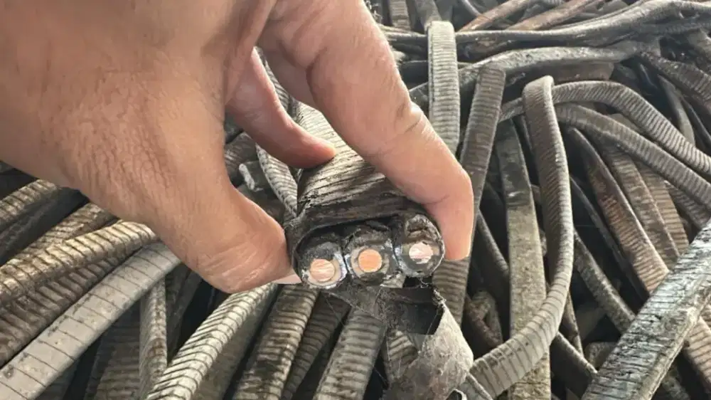 Di cari dan di belli barang bekas seperti kabel tembaga dll