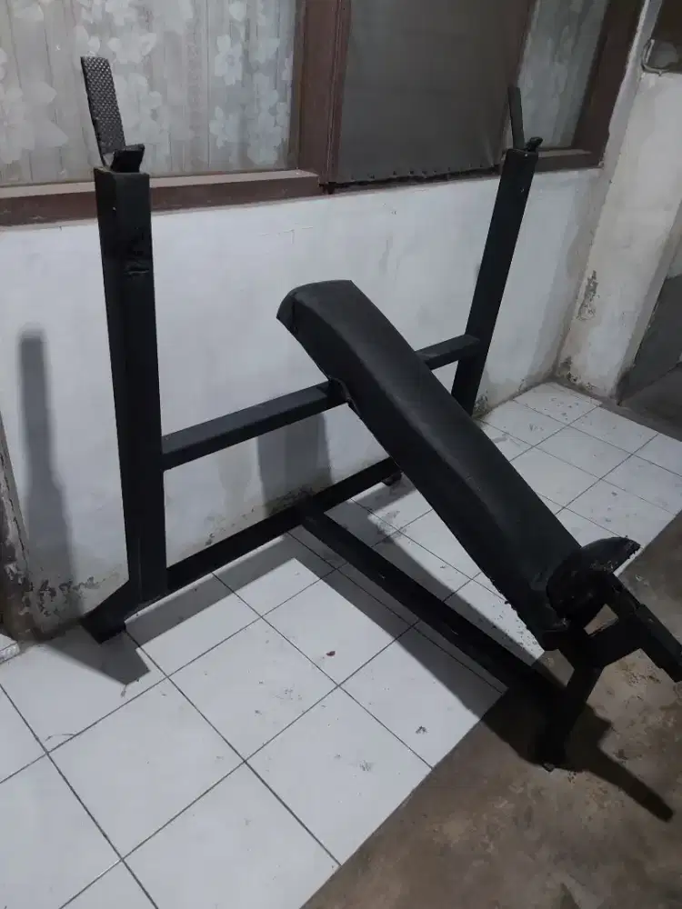 Alat fitness bench press