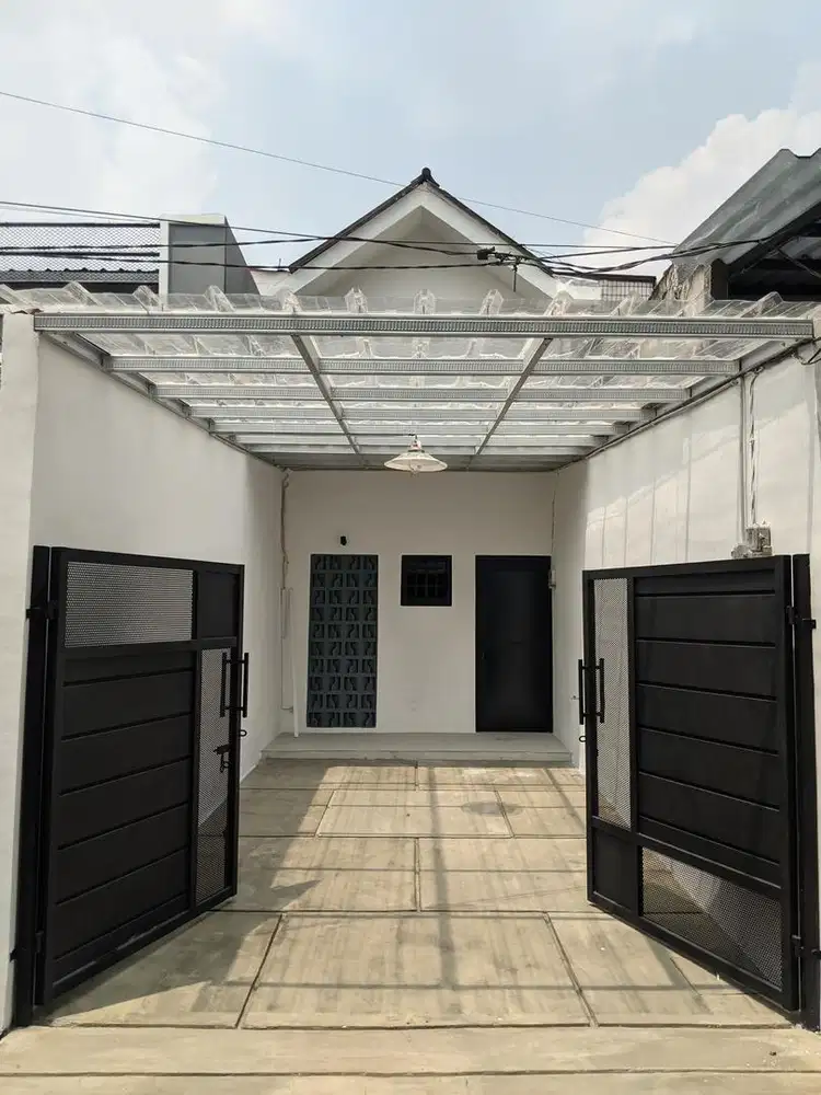 Disewakan Rumah 2 Lantai dengan Garasi di Kayumanis, Matraman, Jakarta