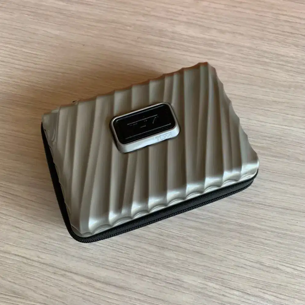 Tumi For Delta amenity kit hard case
