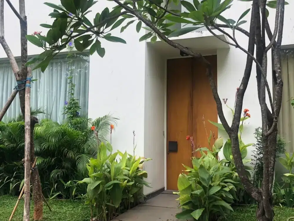 5 Bedroom Luxury Modern House in Tropical Compound in Cipete