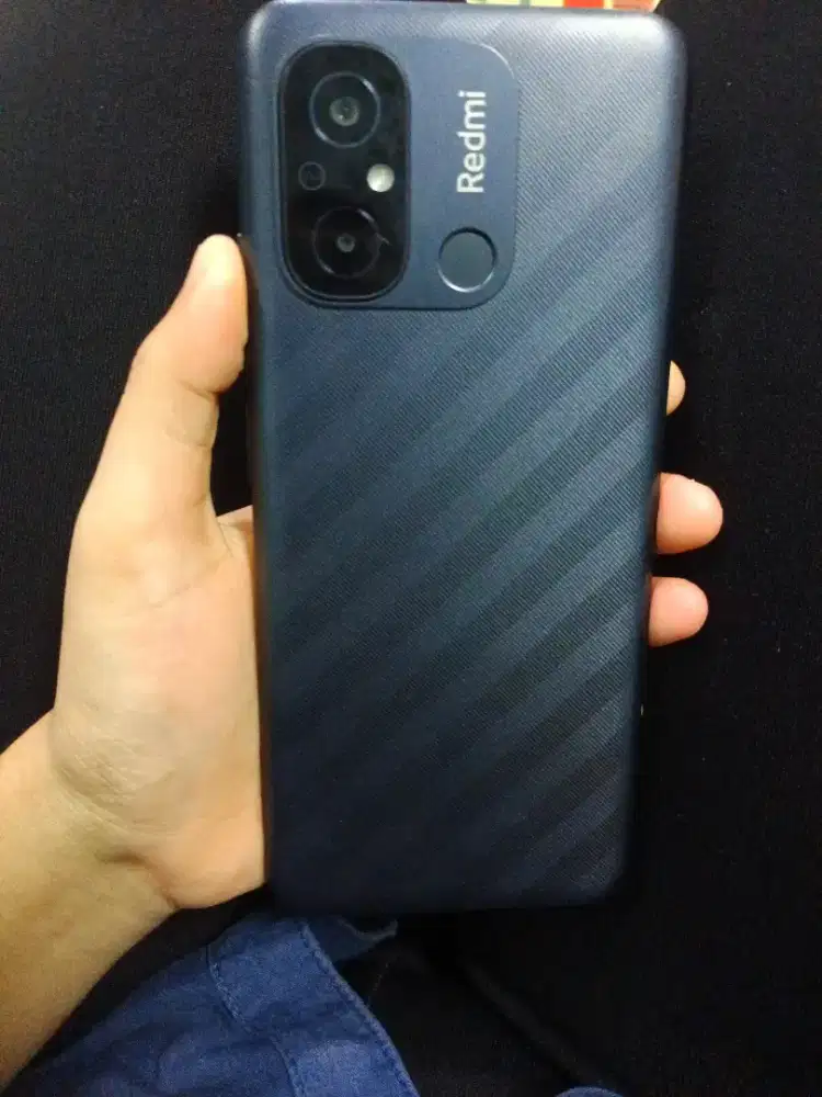 menjual hp redmi 12c (lagi Bu buat bayar kost)