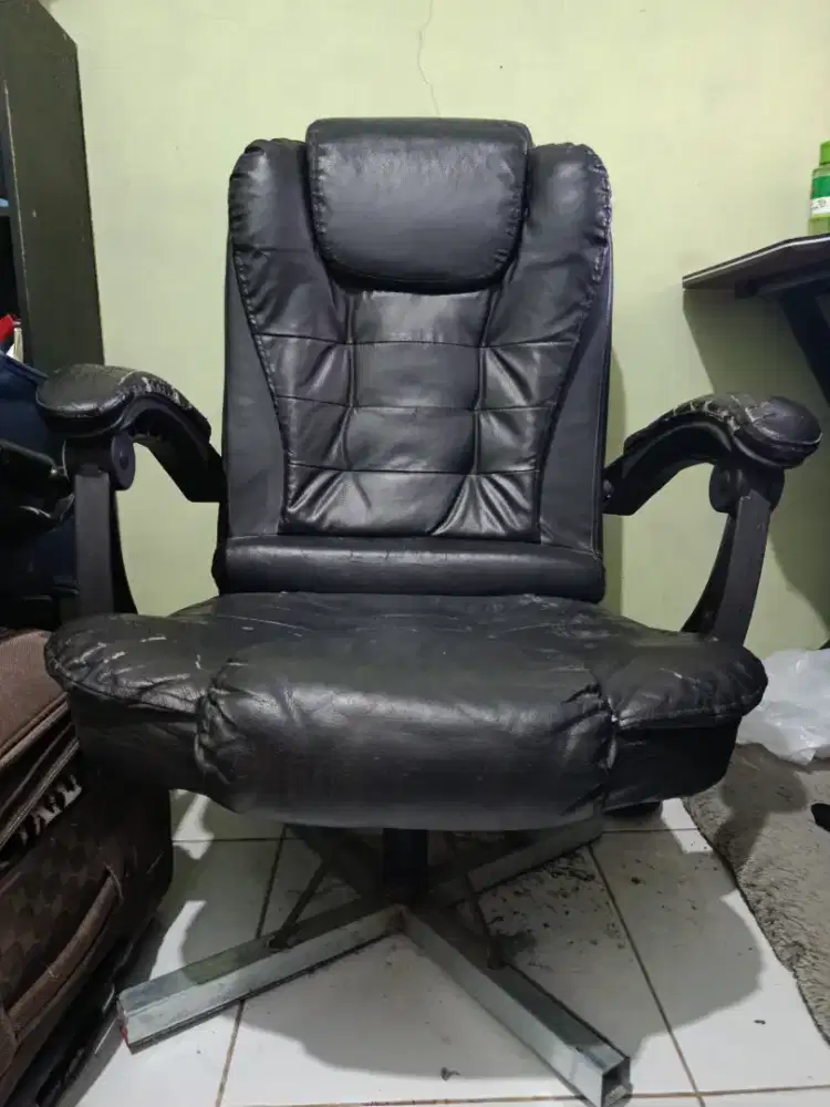 Kursi Kantor Executive Besar Hitam – Nyaman & Empuk – Bandung