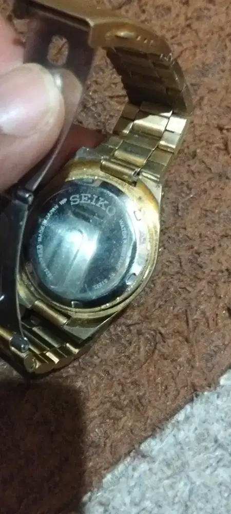 Jam tangan Seiko 5 Quartz 21 jewels