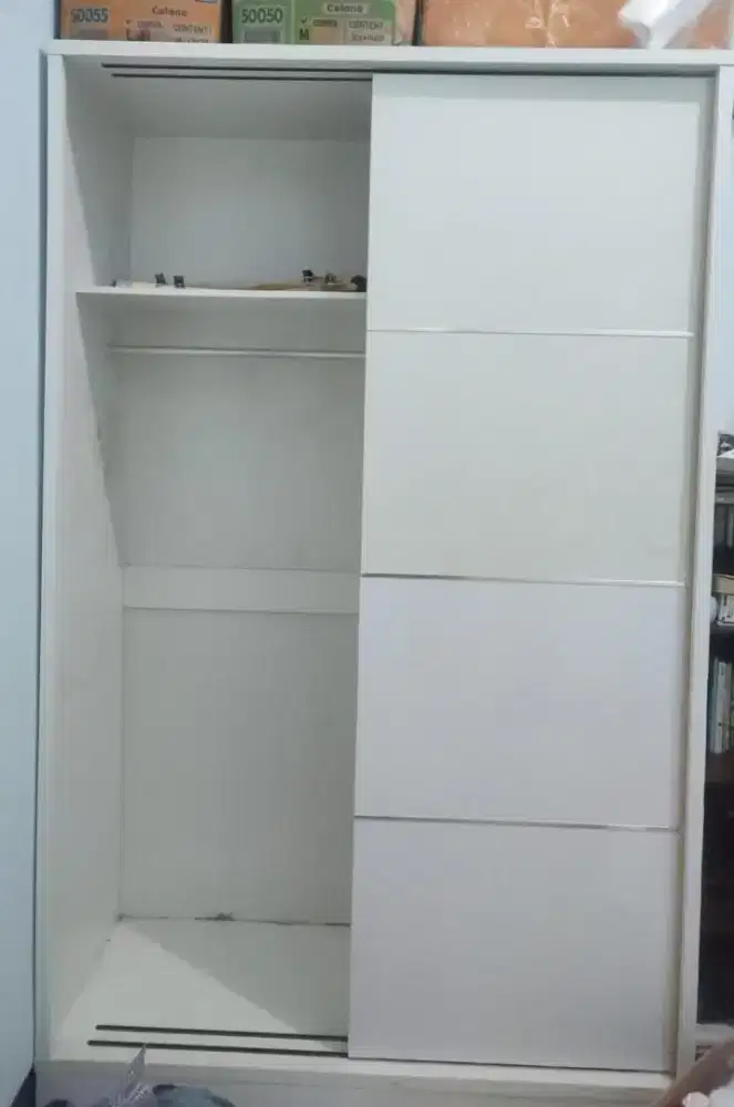Lemari Dua pintu