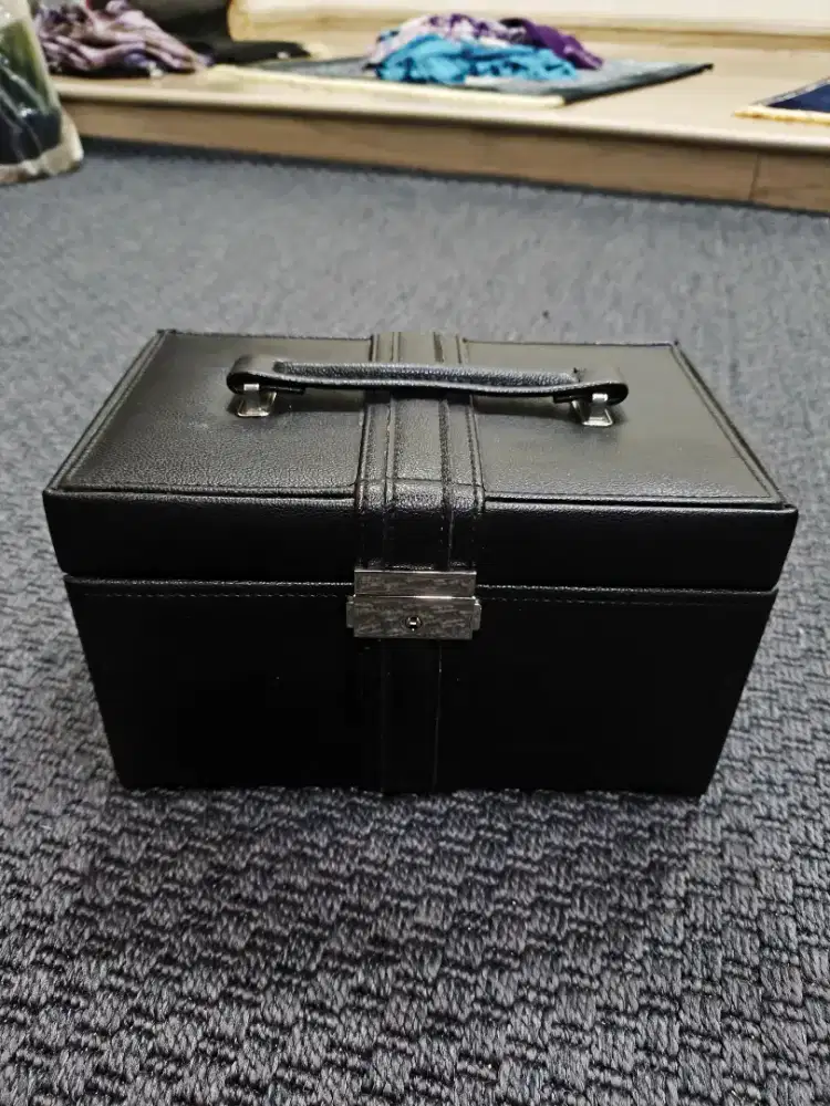 BOX PERHIASAN WANITA KULIT PRELOVED