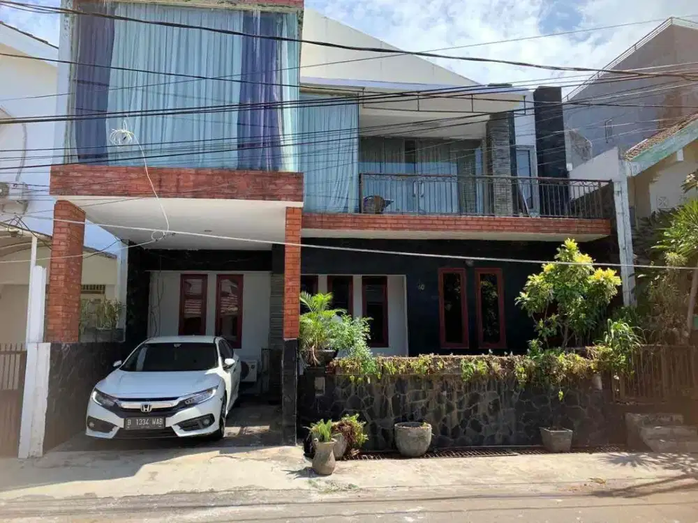 Di Jual Rumah Siap Huni Dua Lantai Dekat KRL dan Mall di Bintaro