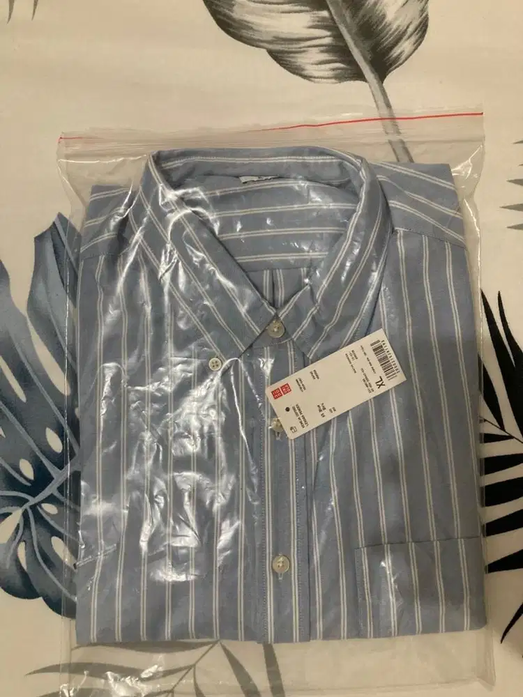 Kemeja Uniqlo Oxford Lengan Pendek
