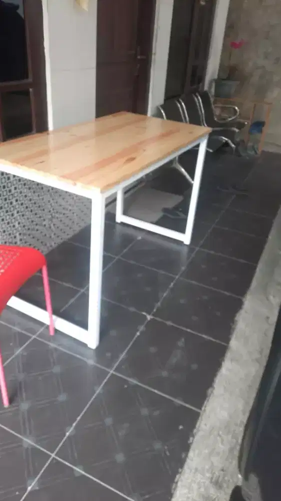 Meja kayu jati belanda
