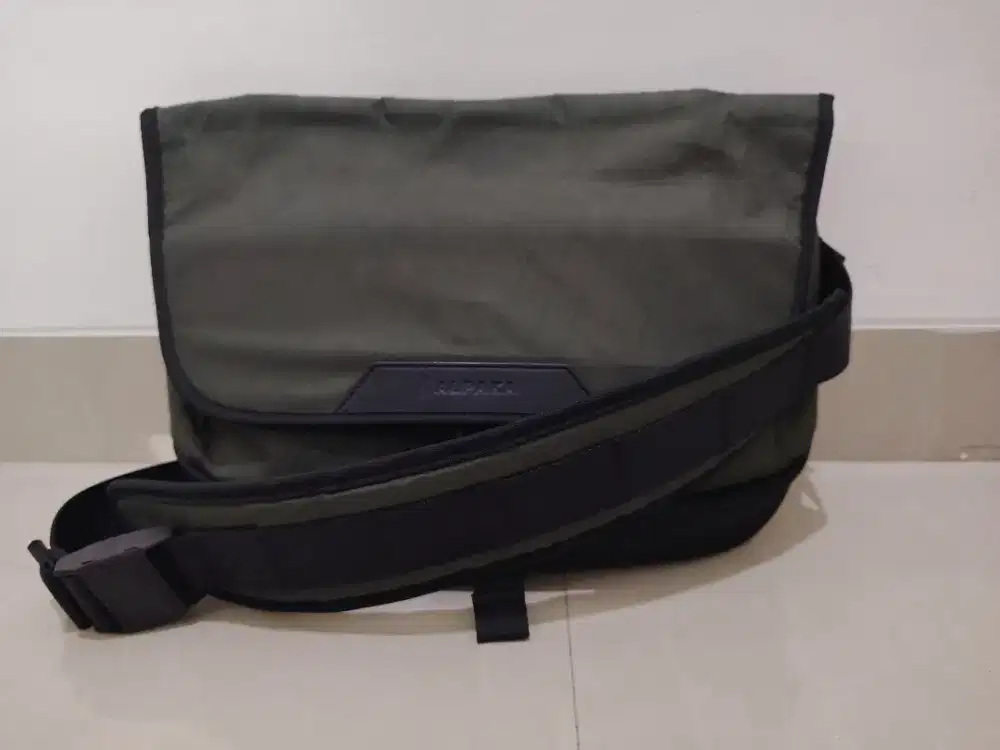 Alpaka Alpha Messenger warna Dark Green