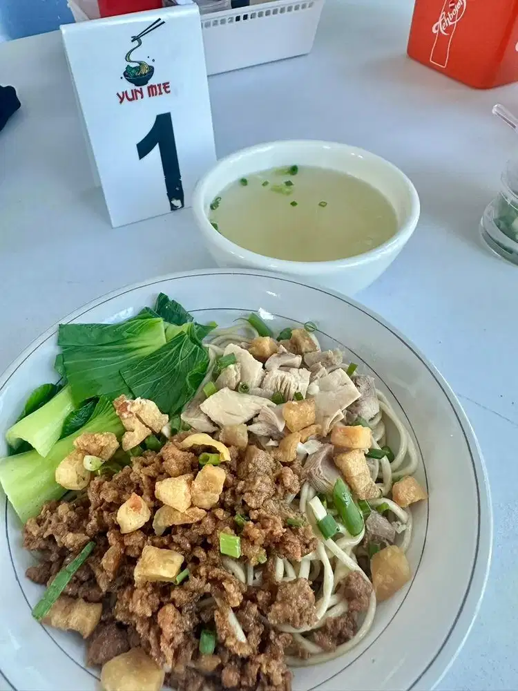 Kedai bakmi (non halal) buka lowongan beberapa posisi