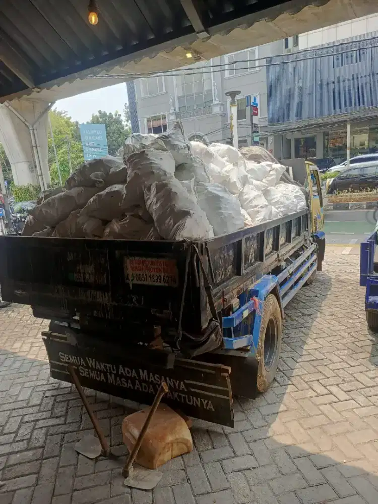 Jasa buang puing tanah dan angkut sampah